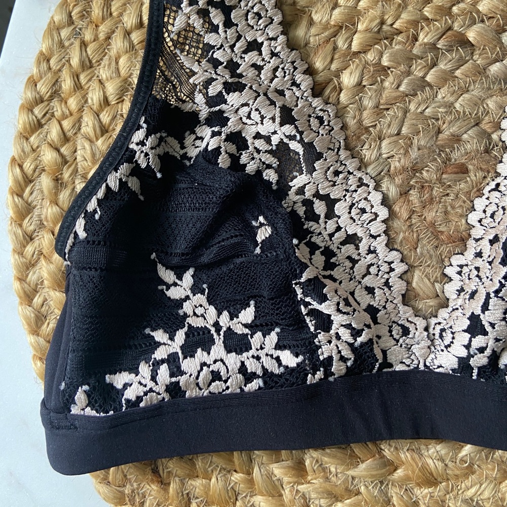 Wacoal Black Cream Embroidered Floral Lace Bralette - Picture 2 of 7